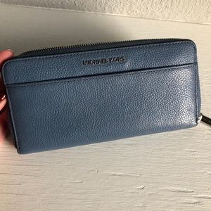 Michael Kors Jet Set Zip Wallet